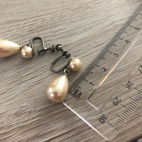 Vintage Faux Pearl Screwback Earrings - Picture 2 of 2